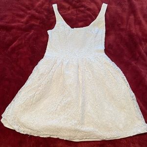 Hollister Lace dress. Cream color. Size Medium. Double lining. Adjustable straps
